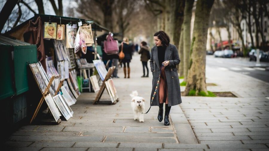 Paris: Premium Film Director Photoshoot & Natural Direction - Finding the secret stop