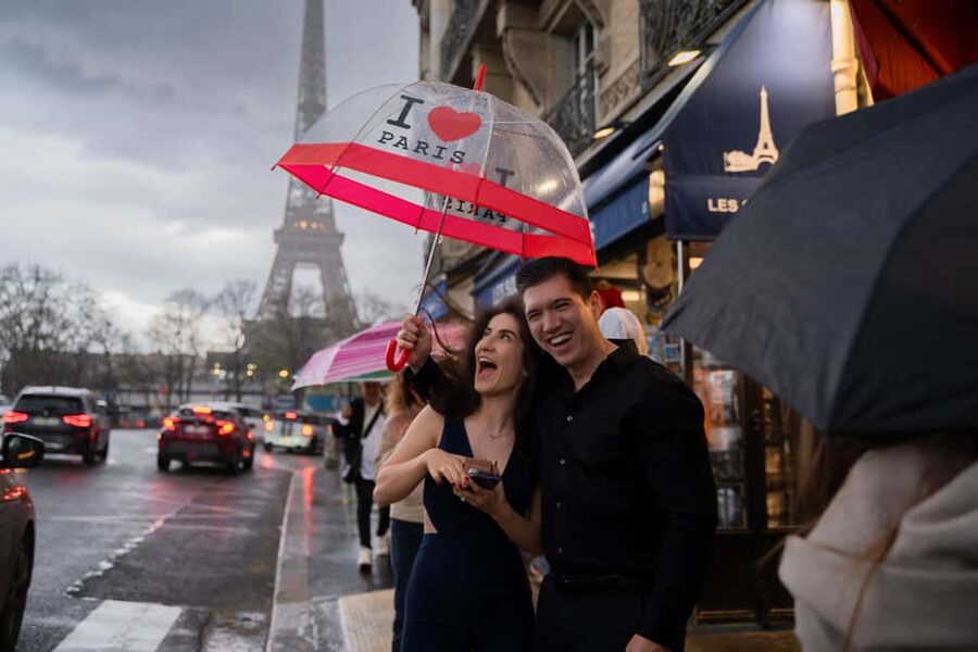 Paris: Premium Photoshoot with Iconic Eiffel Tower Views - The 1st arrondissement and Louvre option