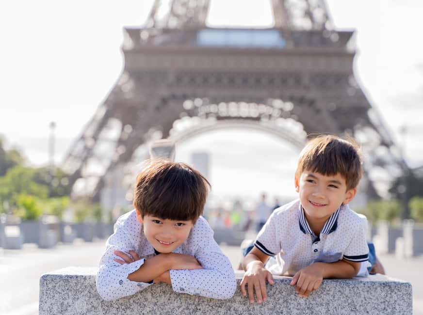 Paris: Premium Photoshoot with Iconic Eiffel Tower Views - Starting at Pont de Bir Hakeim