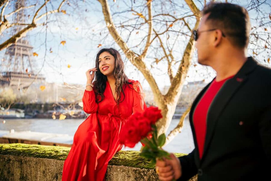 Paris: Premium Professional Photo Shoot - The Eiffel Tower, Louvre, and Montmartre