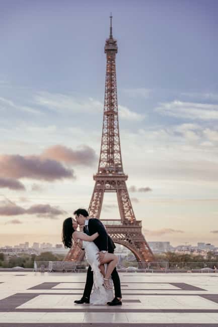 Paris: Premium Professional Photo Shoot - Planning your location with Pablo