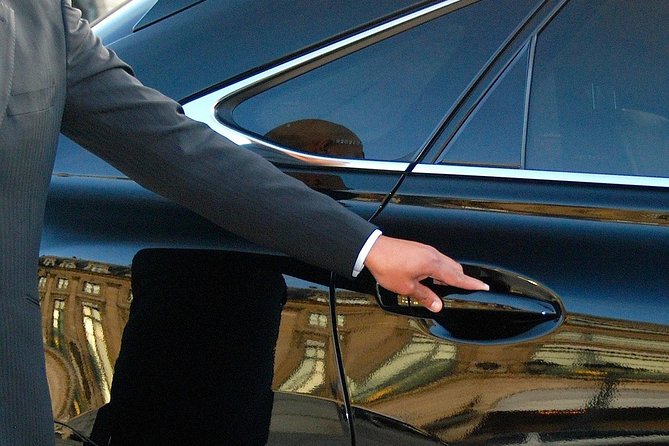 Paris Private Arrival Transfer from Charles de Gaulle (CDG) or Orly (ORY) - The best part: a driver who helps you settle in