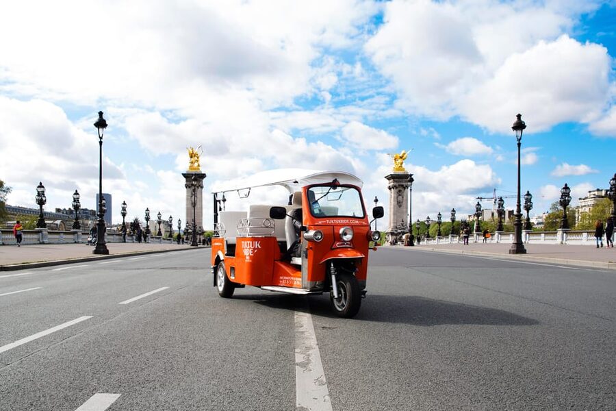Paris: Private City Highlight Tour by Electric Tuk-Tuk - Key points at a glance