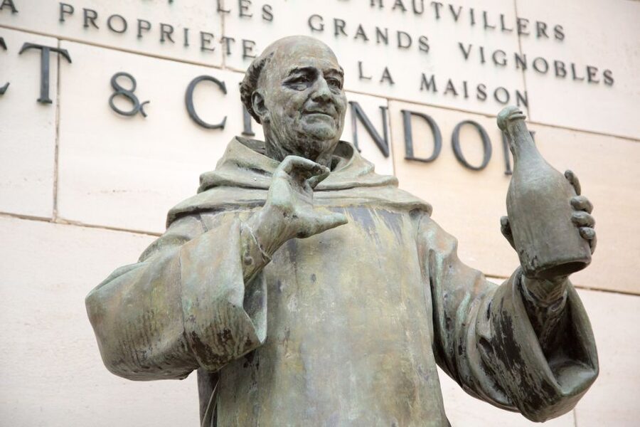 Paris: Private Day Trip to Champagne with 8 Tastings & Lunch - Key points at a glance