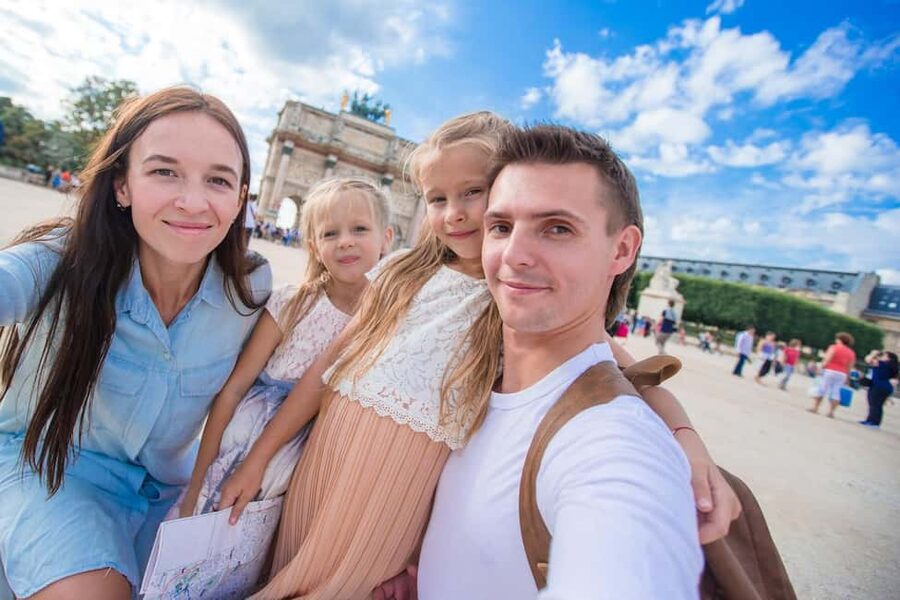 Paris: Private Family Tour, Highlights and Museum Visit - Key points at a glance