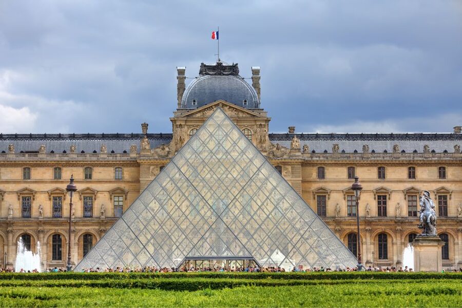 Paris: Private Family Tour, Highlights and Museum Visit - The Seine, Square du Vert-Galant, and a slower pause