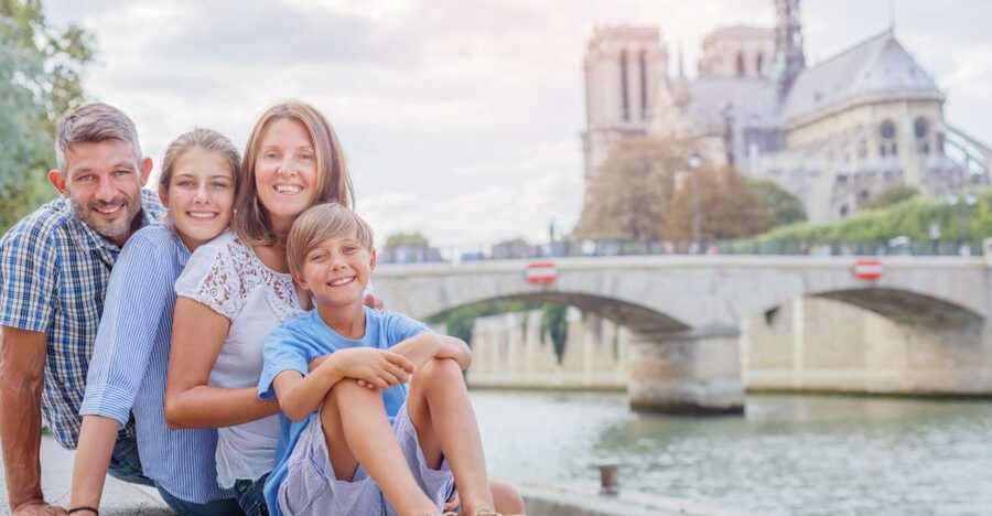 Paris: Private Family Tour, Highlights and Museum Visit - Starting at the Louvre and Pont des Arts