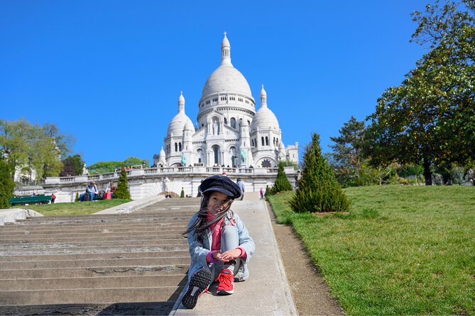 Paris Private Full Day Tour: Montmartre, Sights & Eiffel Tower - Coffee at the Amelie cafe