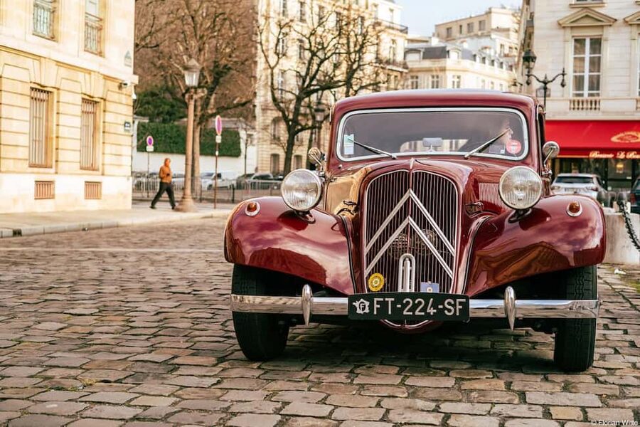 Paris: Private Guided City Tour in a Traction Avant or DS 21 - Why a Vintage Citroën Changes the Tour