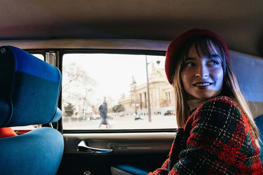 Paris: Private Guided City Tour in a Traction Avant or DS 21 - Moulin Rouge, Montmartre, and Sacré Cœur