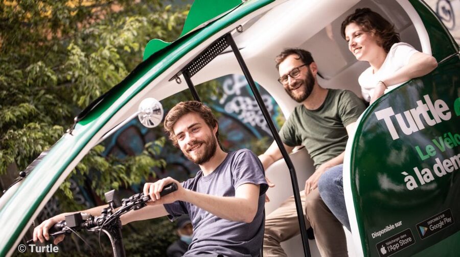 Paris: Private guided tour in Rickshaw bike - Gustave Eiffel - Why the private two-person format matters