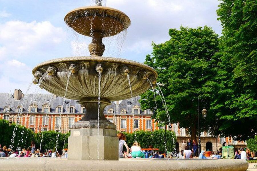 Paris: Private Guided Tour of Marais disctrict - Hôtel de Sully and the courtyards you might miss