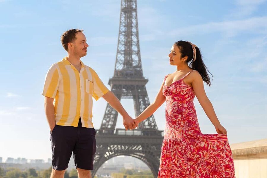 Paris: Private Photoshoot at the Eiffel Tower - Why a short photo session can improve your Paris memories