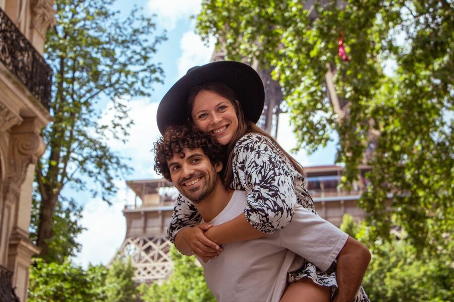 Paris: Private Photoshoot at the Eiffel Tower - Posing help for people who dislike posing