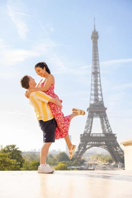 Paris: Private Photoshoot at the Eiffel Tower - Families, children, couples, and solo visitors