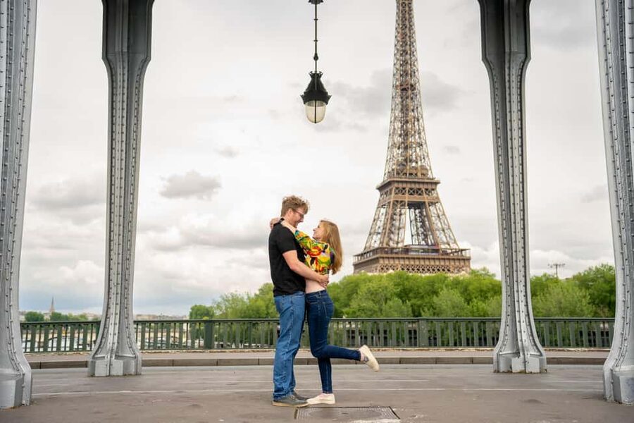 Paris: Private Photoshoot at the Eiffel Tower - Edited images and the 48-hour wait