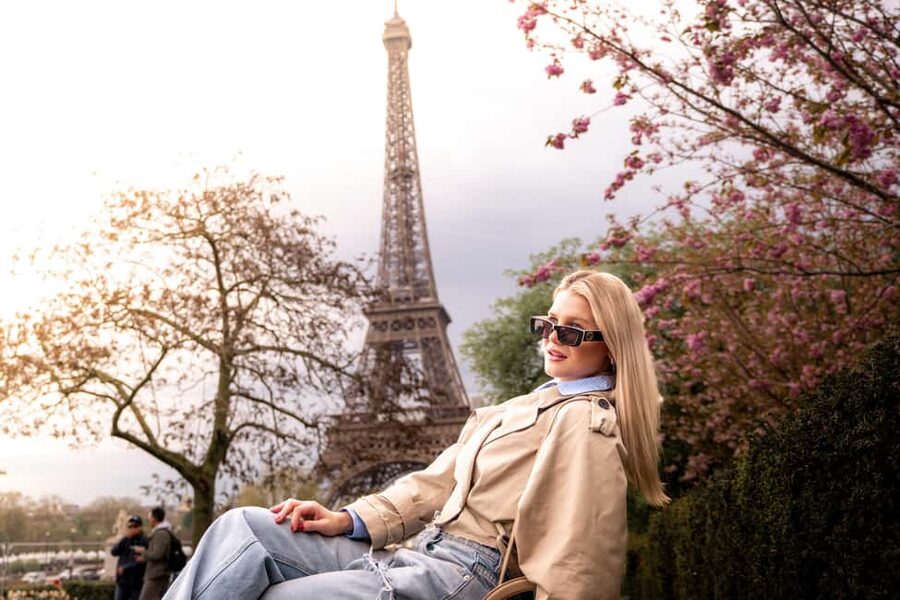 Paris: Private Photoshoot Near the Eiffel Tower - Who should book this experience
