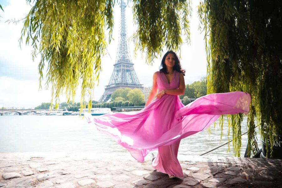 Paris: Private Photoshoot Near the Eiffel Tower - What this Eiffel Tower photoshoot really gives you