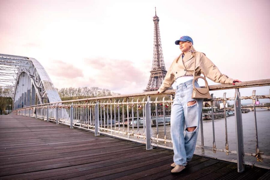 Paris: Private Photoshoot Near the Eiffel Tower - Choosing the best time for light and crowds
