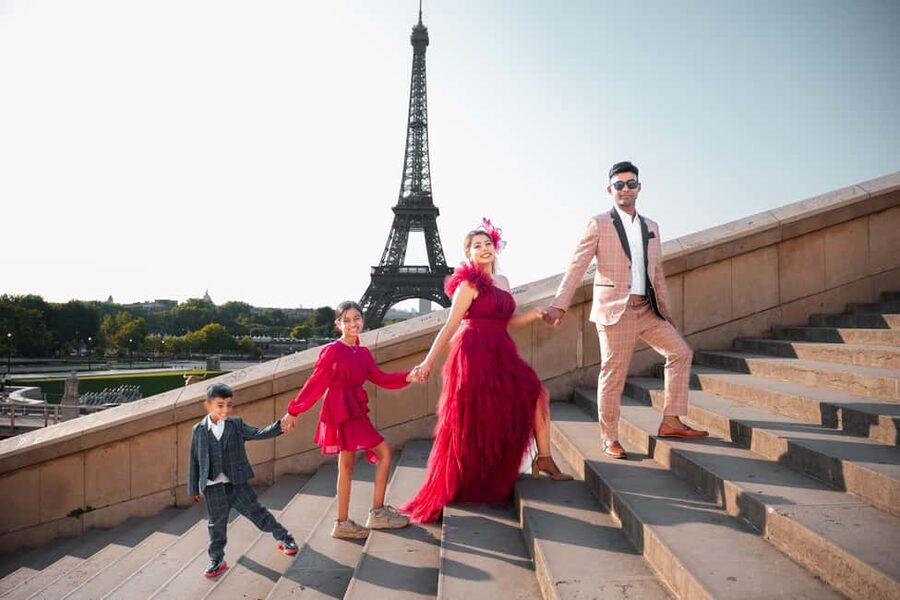Paris: Private Photoshoot Near the Eiffel Tower - Starting near the Eiffel Tower