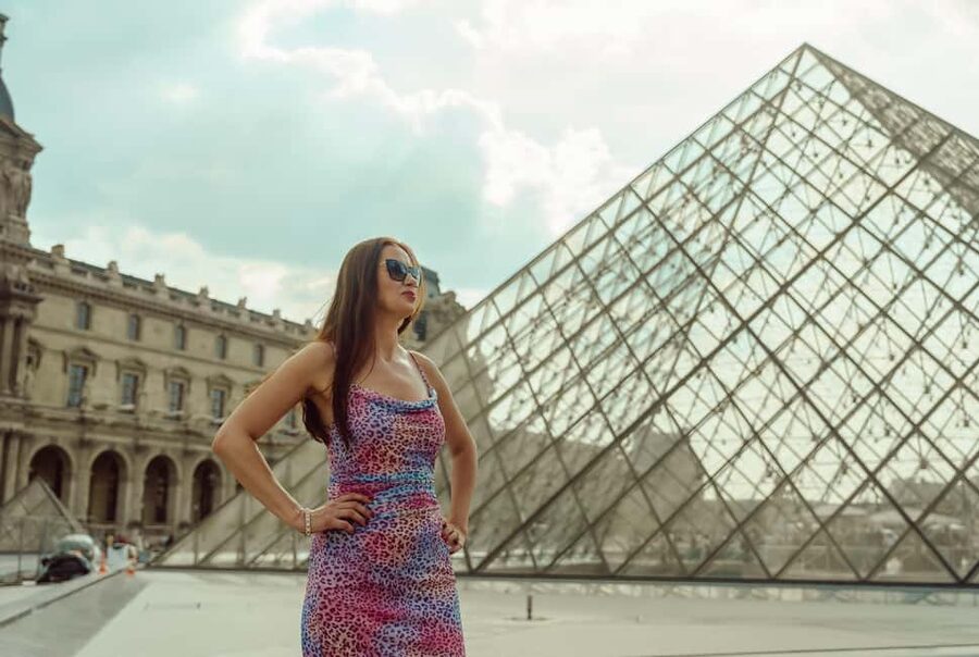 Paris: Private Photoshoot Outside the Louvre Museum - The 45-minute Louvre photo stop