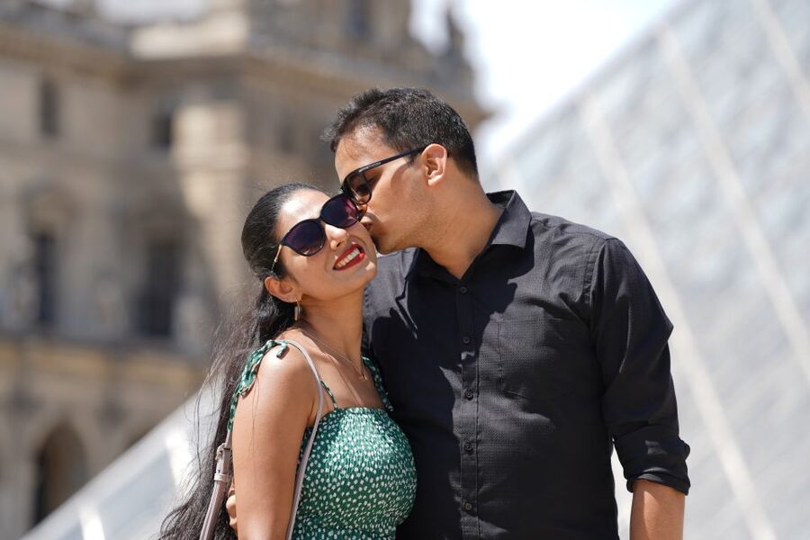 Paris: Private Photoshoot Outside the Louvre Museum - Practical details that affect your day