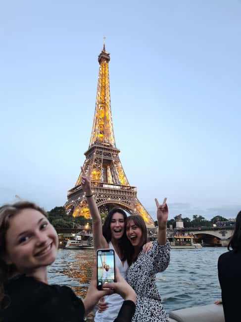 Paris: Private pontoon boat cruise on the Seine - Pont Neuf and the two river islands