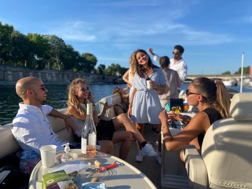 Paris: Private pontoon boat cruise on the Seine - The Louvre and Musée d’Orsay from the Seine