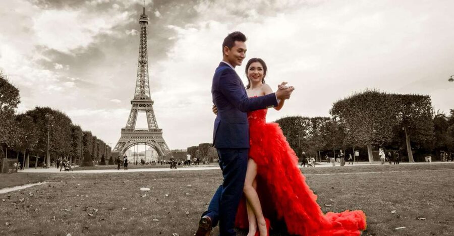 Paris: Private Professional Photo Shoot - A Paris photo session built around your story
