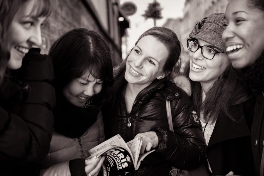 Paris: Private Professional Photo Shoot - Choosing between icons and everyday Paris