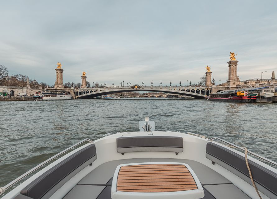 Paris: Private Seine River Cruise - The Louvre and Musée dOrsay from the river