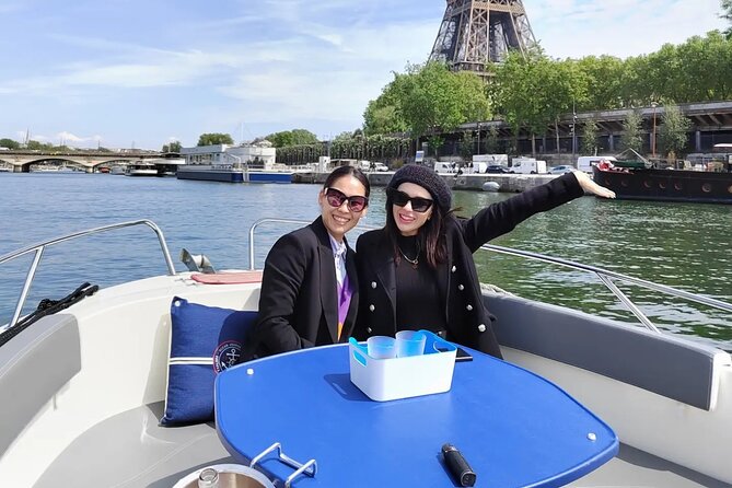 Paris Private Seine River Cruise with your Captain Guide - What this private Seine cruise is really like