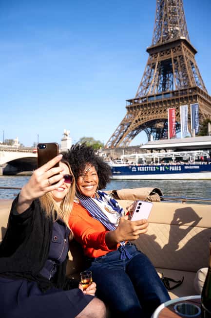 Paris: Private Small Boat Cruise with Rosé and Macarons - Starting at Escale Beaugrenelle near Île aux Cygnes