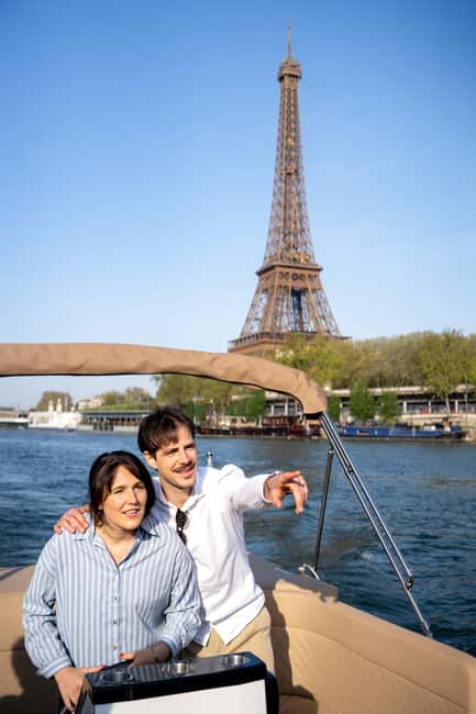 Paris: Private Small Boat Cruise with Rosé and Macarons - Pont Alexandre III and the Musée d’Orsay