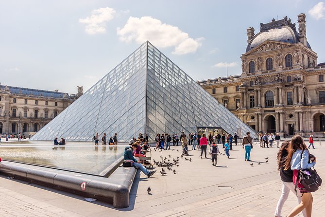 Paris Private Tour: Highlights, Top Quarters & Eiffel Tower - Place de la Concorde and the road to the Eiffel Tower