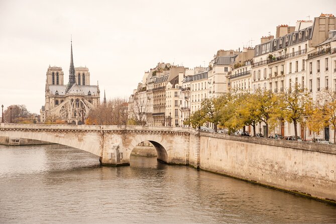 Paris Private Tour: Highlights, Top Quarters & Eiffel Tower - The pace, transport, and private format