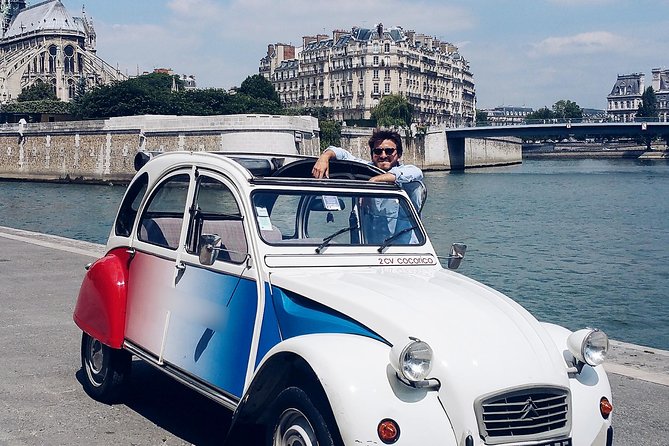 Paris Private Tour: Romantic Tour in a 2CV - Photo stops make the ride personal