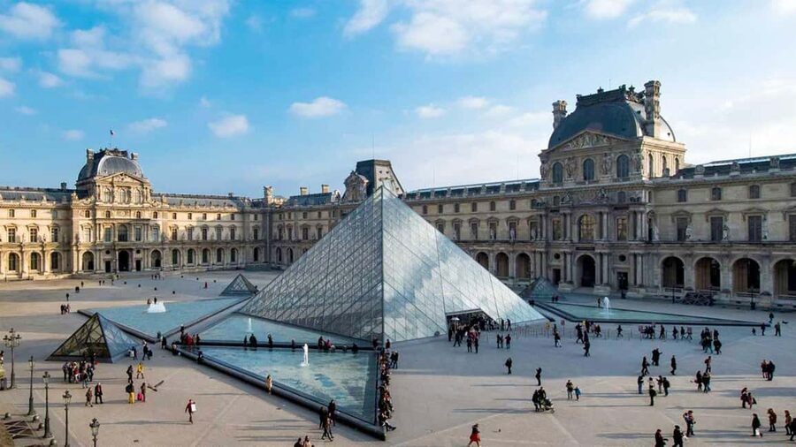 Paris: Private Walking Guided Tour of City's Highlights - Starting beneath Notre-Dame on Île de la Cité
