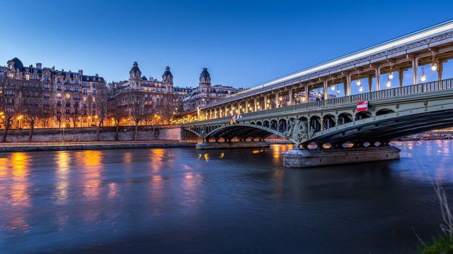 Paris: Private Walking Guided Tour of City's Highlights - Languages, timing, and practical planning