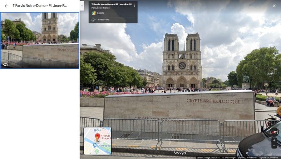 Paris: Private Walking Guided Tour of City's Highlights - Choosing between famous monuments and local character