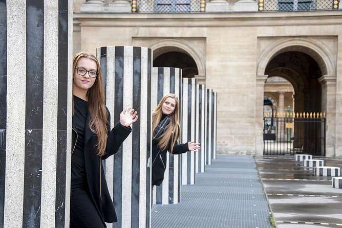 Paris Private Walking Tour with a Personal Photographer - Choosing between the Louvre, Eiffel Tower, and quieter corners