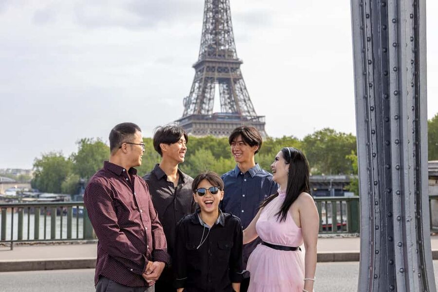 Paris: Professional Photoshoot - Meeting Point and Simple Preparation