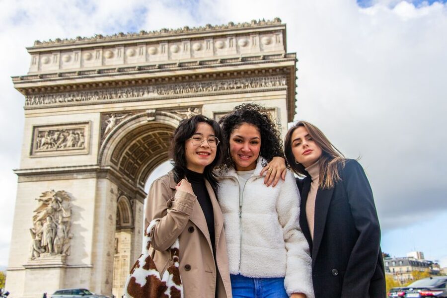 Paris: Professional Photoshoot at the Arc de Triomphe - Accessibility and booking flexibility