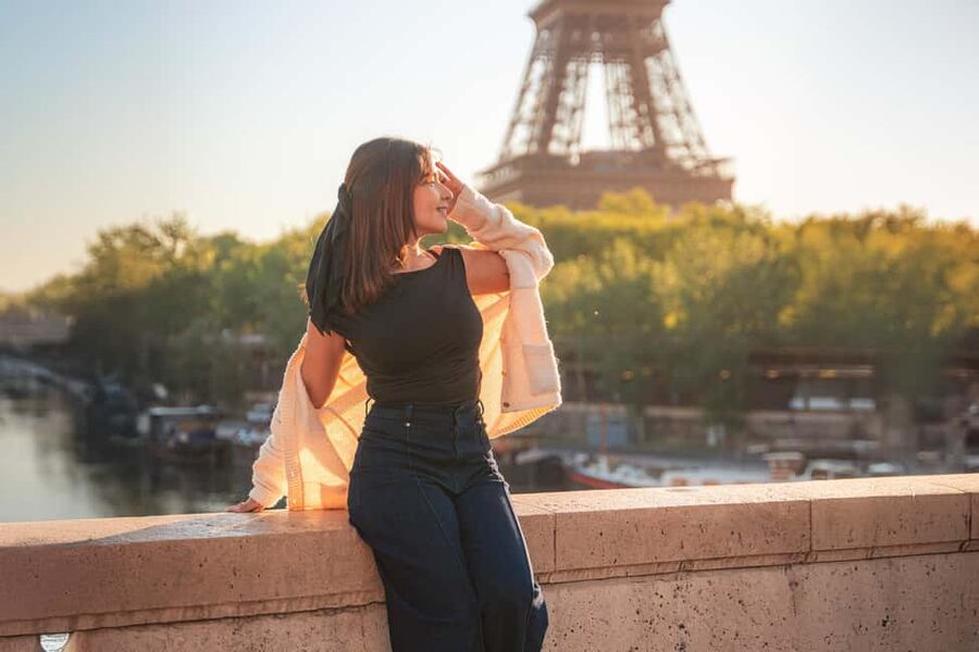 Paris: Professional Photoshoot with the Eiffel Tower - The Meeting Point and First Eiffel Tower Views