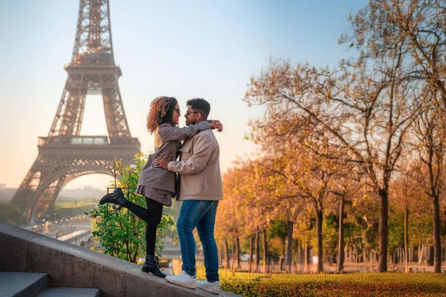 Paris: Professional Photoshoot with the Eiffel Tower - Choosing Between the Shared and Private Sessions