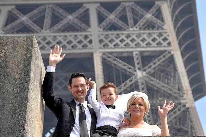 Paris Renew Your Wedding Vows Experience with Professional Photographer - Meeting point, timing, and what to bring