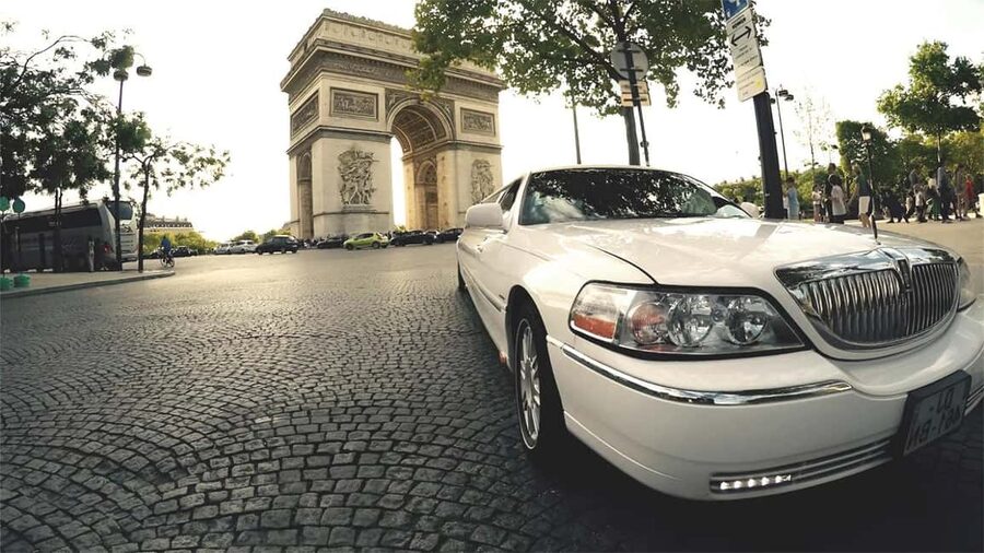 Paris: Romantic Limousine Tour - The Eiffel Tower moment needs careful timing