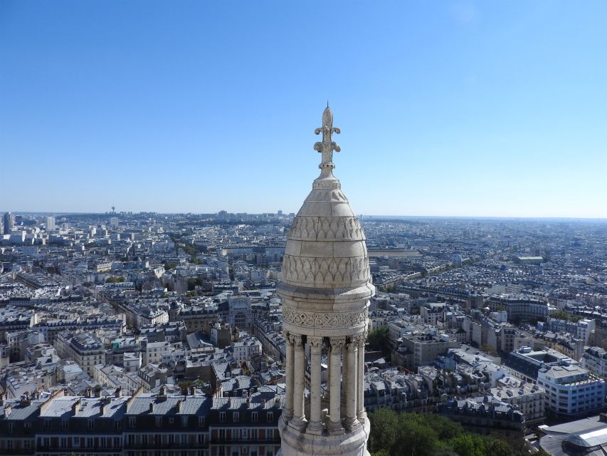 Paris: Sacré-Coeur and Montmartre Tour with Expert Guide - La Maison Rose, a famous corner of Montmartre