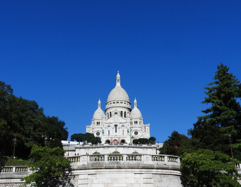 Paris: Sacré-Coeur and Montmartre Tour with Expert Guide - Sacré-Coeur’s white stone and enormous mosaic