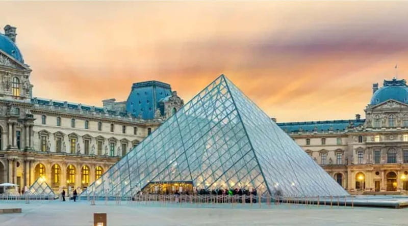 Paris: See 15 to 30 Top Sights with a Fun Guide - What this Paris tour is really good at
